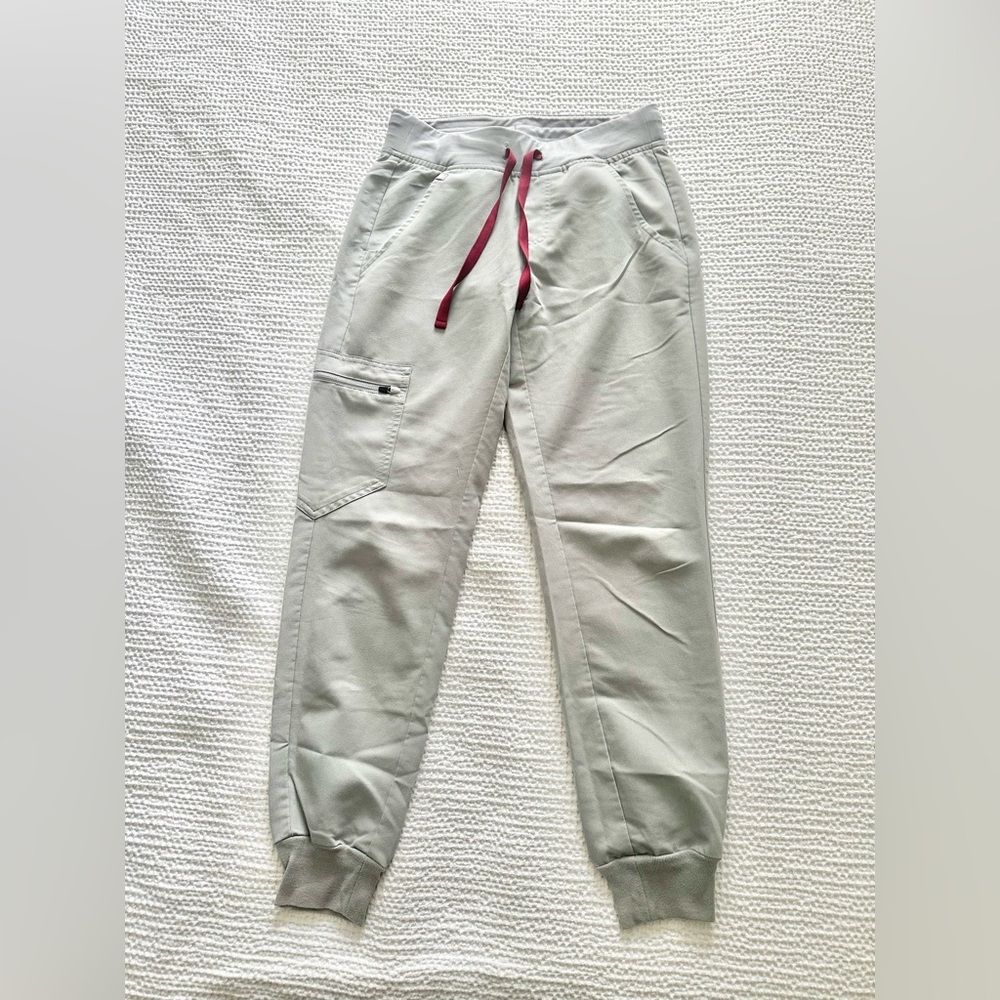 Figs XXS/P jogger scrubs in grey cement